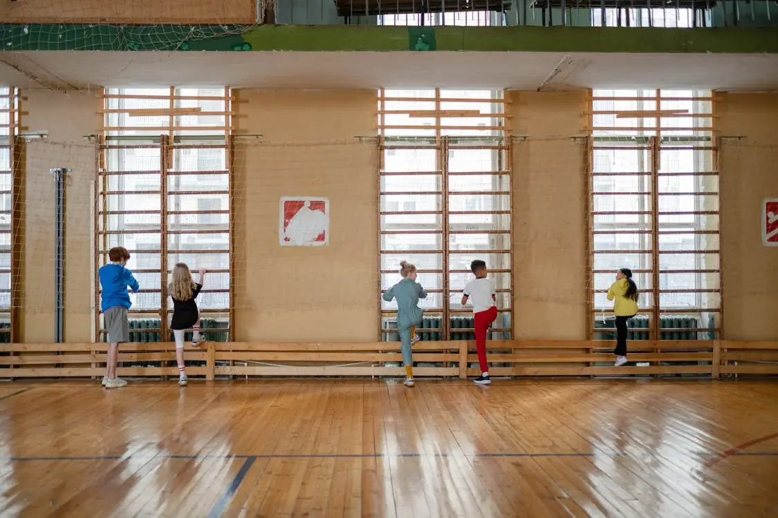 5 jogos para dar aula de Educação Física quando a quadra está ocupada