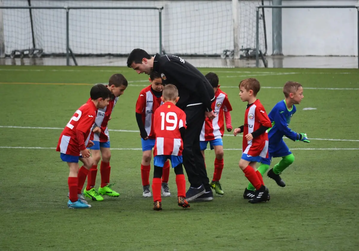 7 variações de futebol para incluir todos os alunos nas suas aulas (sem precisar de gol, trave ou linha)